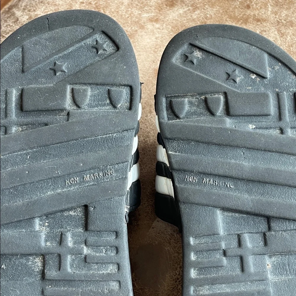 Adidas Boys Black And White Flip Flops. Good Condition. Size 4.